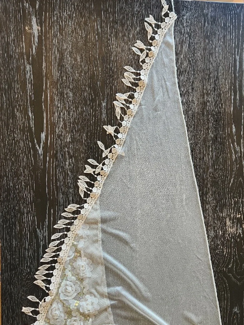 Elegant Ivory Lace Table Scarf/Drapery with Floral Appliqué